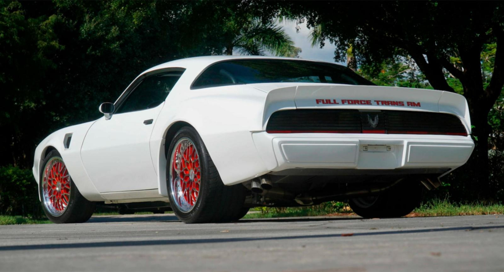 Phía sau của chiếc Pontiac Turbo Trans Am 1981 Phía sau của chiếc Pontiac Turbo Trans Am 1981