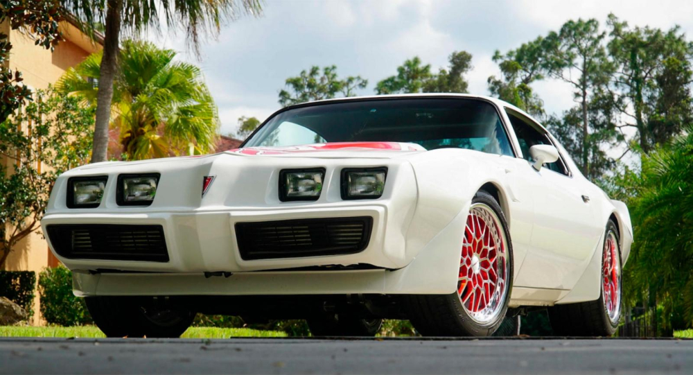 Phía trước của chiếc Pontiac Turbo Trans Am 1981 Phía trước của chiếc Pontiac Turbo Trans Am 1981