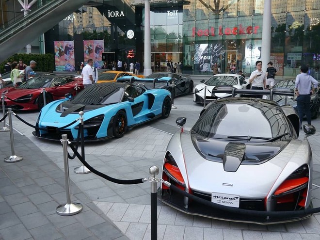 Hai chiếc McLaren Senna của đại gia Singapore khoe d&aacute;ng trong một sự kiện chiếu phim