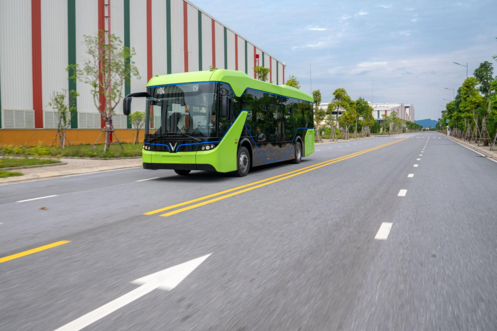VinBus có thể chạy được 220 - 260 km sau khi sạc đầy pin