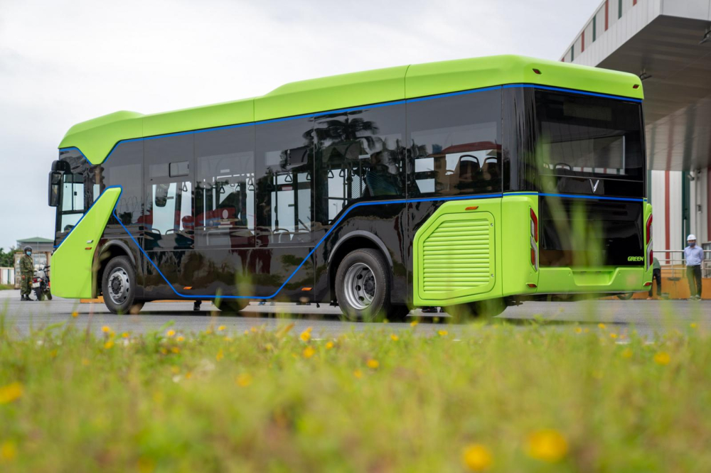Trên xe buýt điện VinFast có nhiều trang bị tiện nghi và an toàn
