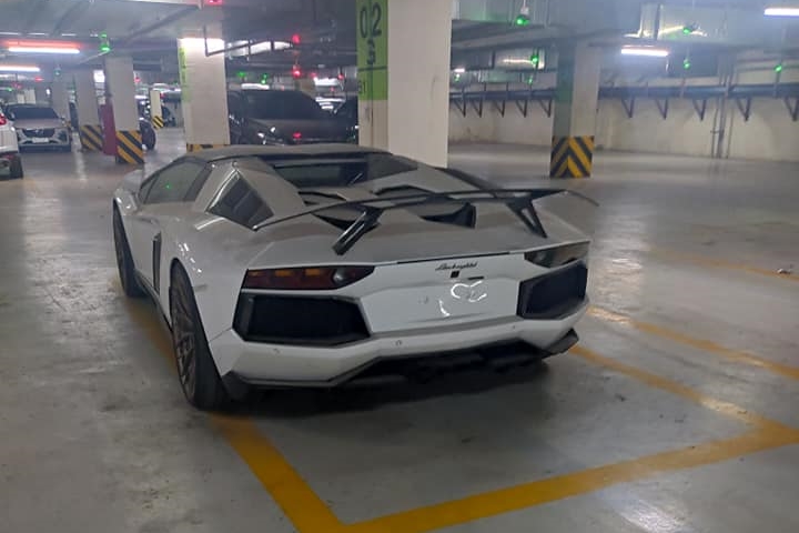 Chiếc xe Lamborghini Aventador LP700-4 Roadster này có gói độ gần nửa tỷ đồng Chiếc xe Lamborghini Aventador LP700-4 Roadster này có gói độ gần nửa tỷ đồng