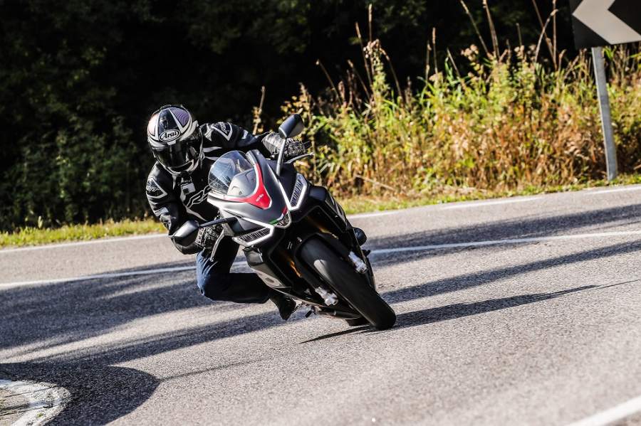 Aprilia lần đầu tham gia ph&acirc;n kh&uacute;c xe hạng trung với d&ograve;ng động cơ 660 đầy hứa hẹn