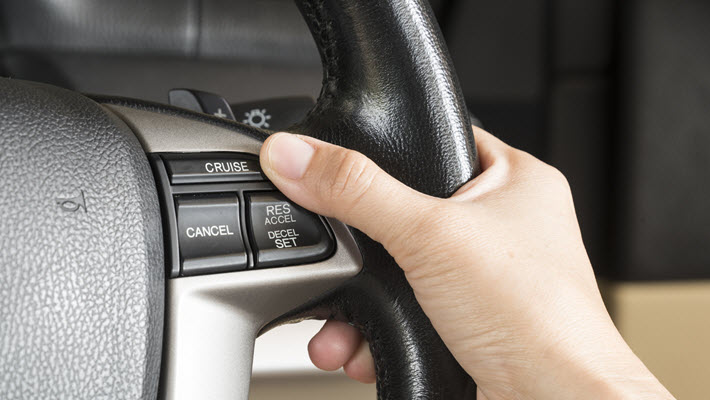 Hệ thống Cruise Control thường được đặt trên vô lăng hoặc những vị trí tiện tay cho lái xe. Hệ thống Cruise Control thường được đặt trên vô lăng hoặc những vị trí tiện tay cho lái xe.