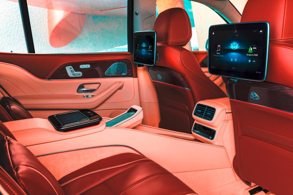 Nội thất h&agrave;ng ghế thứ hai của&nbsp;Mercedes-Maybach GLS 2021