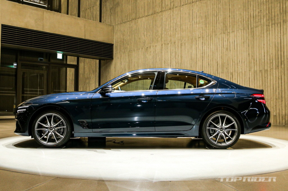 Thiết kế b&ecirc;n sườn của Genesis G70 2021