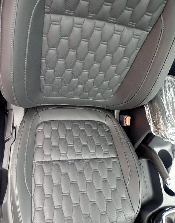 Ghế bọc da m&agrave;u đen của Kia Seltos Anniversary Edition 2020