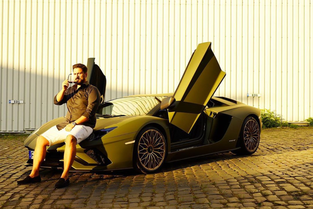 Navid Alpha là một người có tầm ảnh hưởng (influencer) trên mạng xã hội Navid Alpha là một người có tầm ảnh hưởng (influencer) trên mạng xã hội