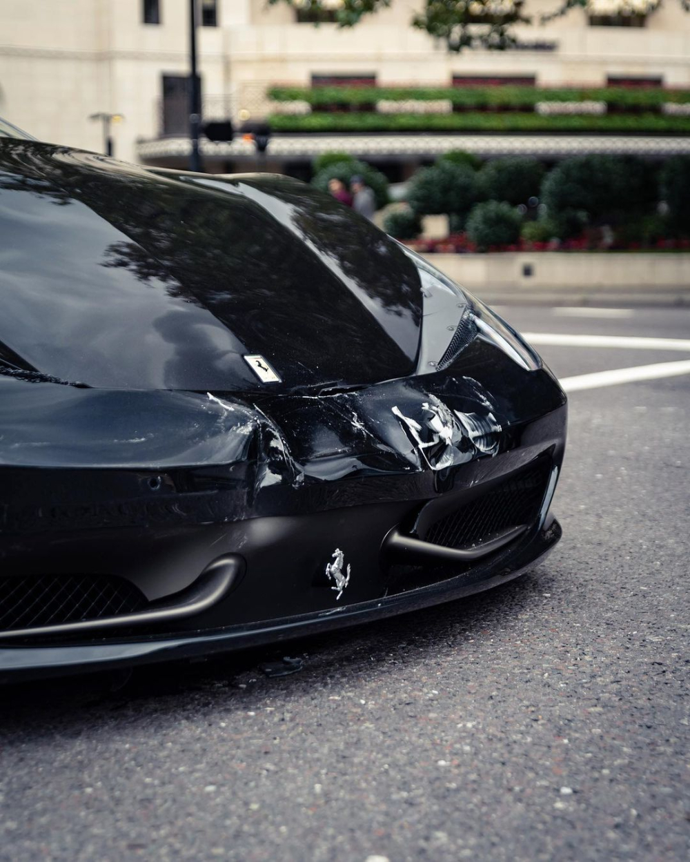 Chiếc Ferrari 458 Spider bị biến dạng cản trước Chiếc Ferrari 458 Spider bị biến dạng cản trước