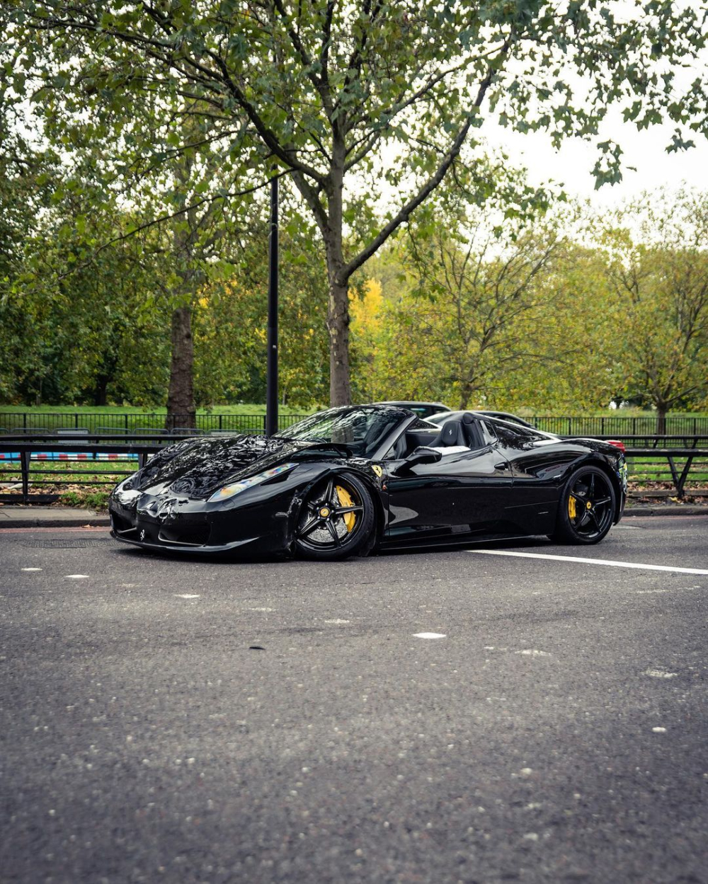 Chiếc Ferrari 458 Spider tại hiện trường vụ tai nạn liên hoàn Chiếc Ferrari 458 Spider tại hiện trường vụ tai nạn liên hoàn