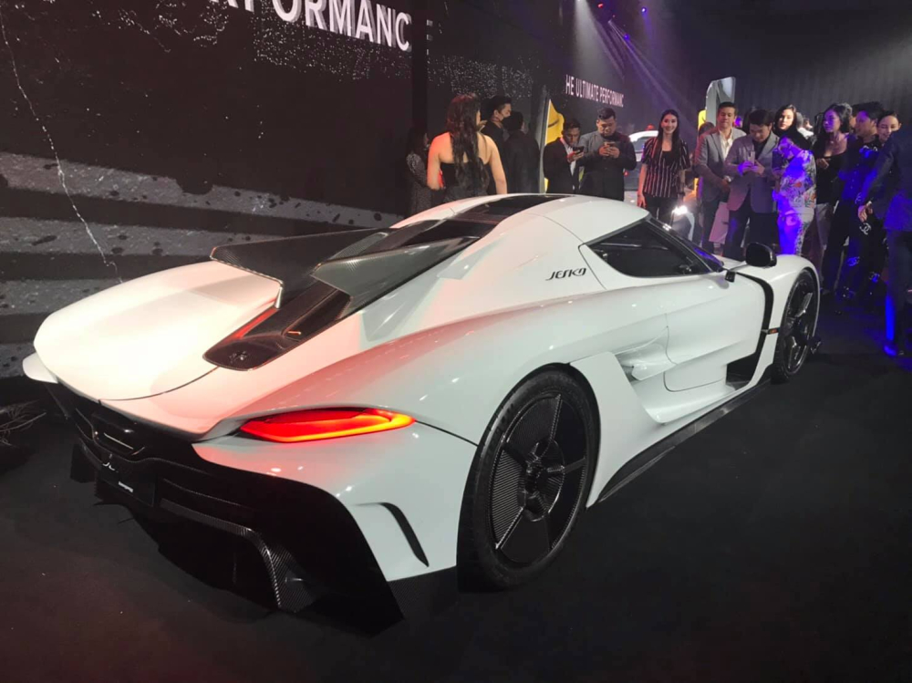 Với mức giá bán siêu đắt và số lượng sản xuất hạn chế, cơ hội để Koenigsegg Jesko Absolut lăn bánh tại Thái Lan không nhiều Với mức giá bán siêu đắt và số lượng sản xuất hạn chế, cơ hội để Koenigsegg Jesko Absolut lăn bánh tại Thái Lan không nhiều