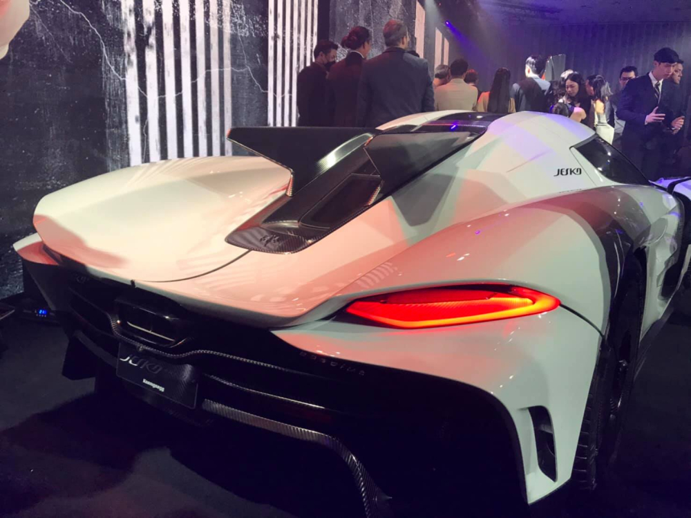 Chiếc Koenigsegg Jesko Absolut đến Thái Lan chỉ là xe mô hình để mọi người tham quan Chiếc Koenigsegg Jesko Absolut đến Thái Lan chỉ là xe mô hình để mọi người tham quan