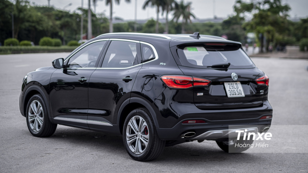 MG HS Trophy sở hữu phần đu&ocirc;i xe kh&aacute; đẹp v&agrave; c&oacute; dấu ấn ri&ecirc;ng.