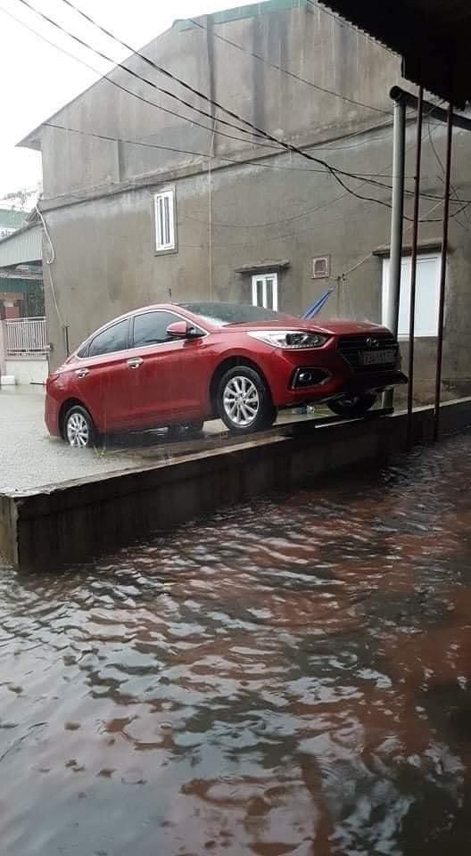 Giải cứu xe ô tô mùa mưa lũ cũng là một yêu cầu cấp bách với nhiều gia đình trong vùng gặp nạn. Giải cứu xe ô tô mùa mưa lũ cũng là một yêu cầu cấp bách với nhiều gia đình trong vùng gặp nạn.