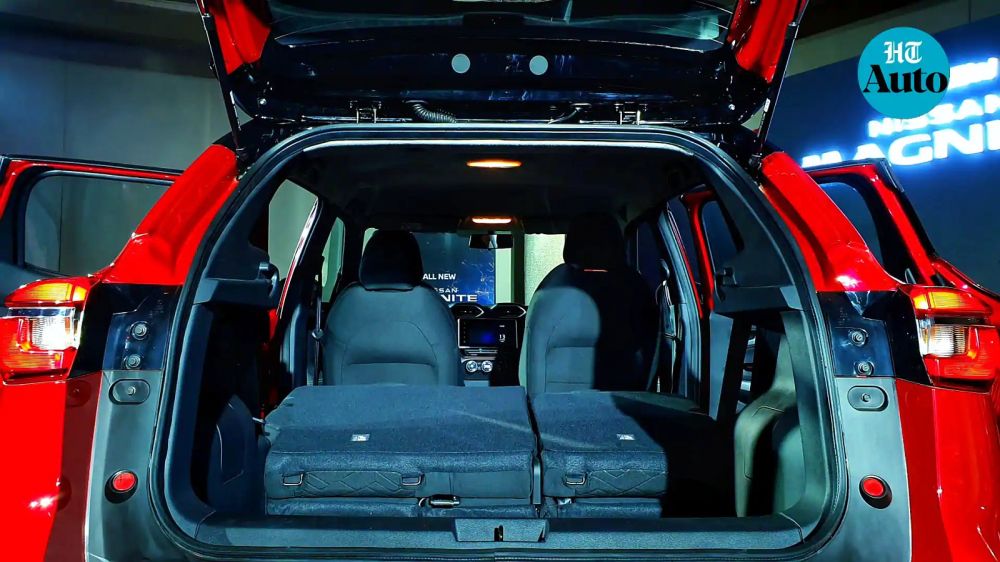 H&agrave;ng ghế sau của xe c&oacute; thể gập xuống để tăng thể t&iacute;ch khoang h&agrave;nh l&yacute;