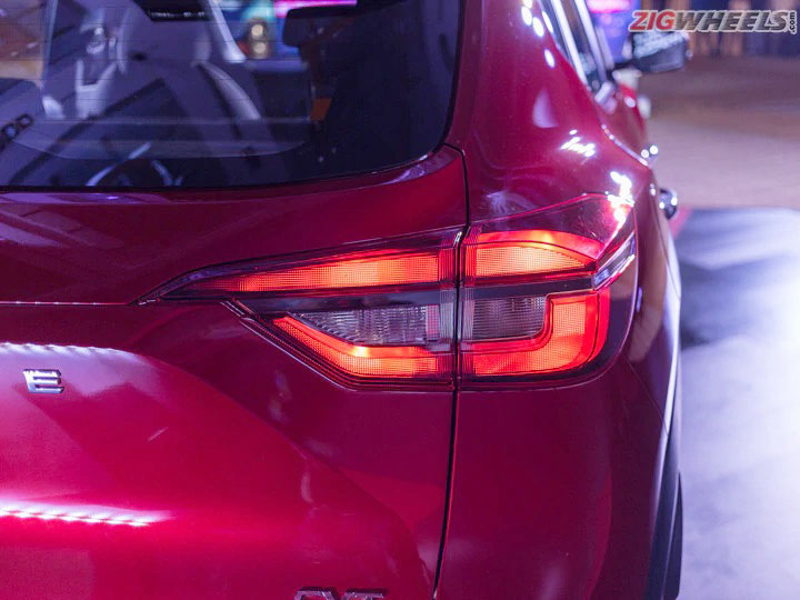 Mẫu SUV cỡ B n&agrave;y d&ugrave;ng đ&egrave;n hậu Halogen