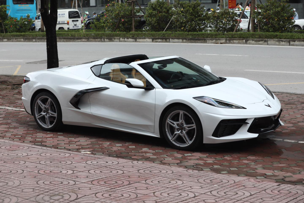 Chevrolet Corvette C8 2020 đầu tiên về Việt Nam có giá bán dự kiến trên 7 tỷ đồng Chevrolet Corvette C8 2020 đầu tiên về Việt Nam có giá bán dự kiến trên 7 tỷ đồng