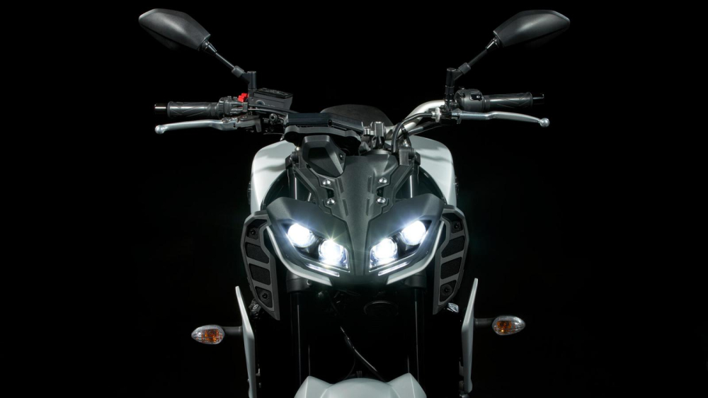 Đầu đ&egrave;n xe Yamaha MT-09 2020