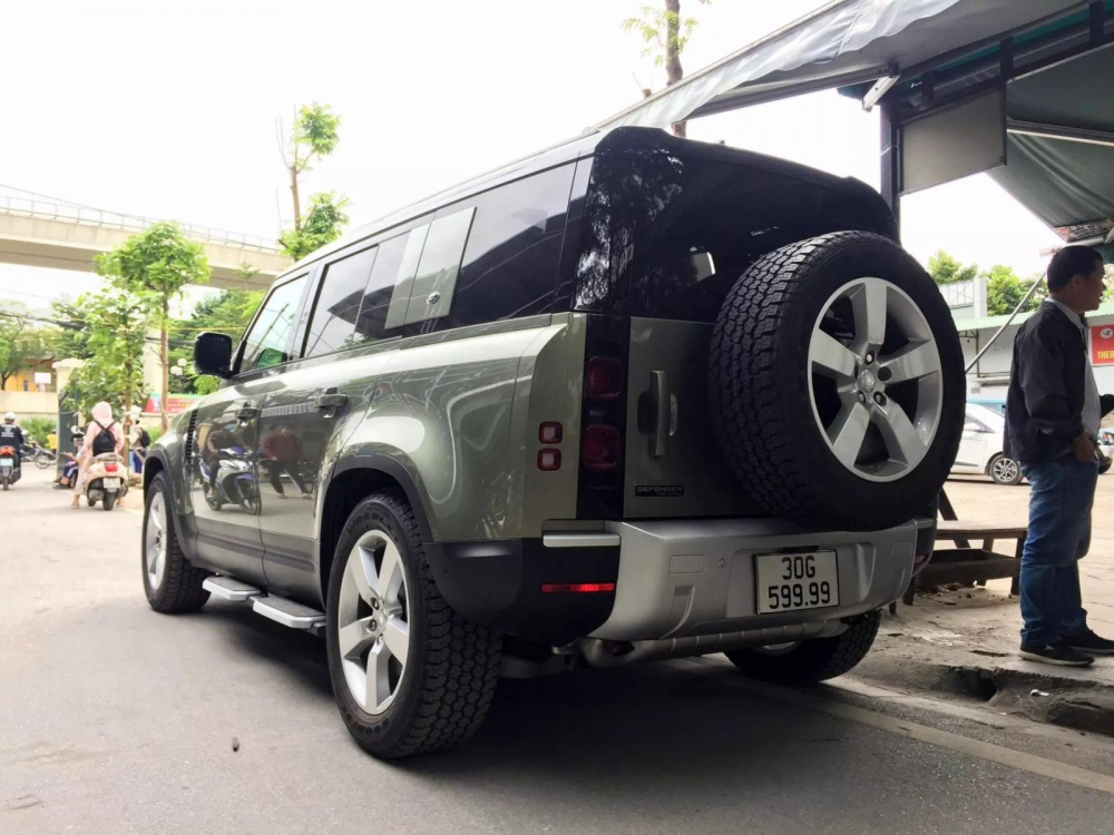 Tại Việt Nam, Land Rover Defender First Edition 2020 c&oacute; gi&aacute; b&aacute;n ch&iacute;nh h&atilde;ng 5,39 tỷ đồng