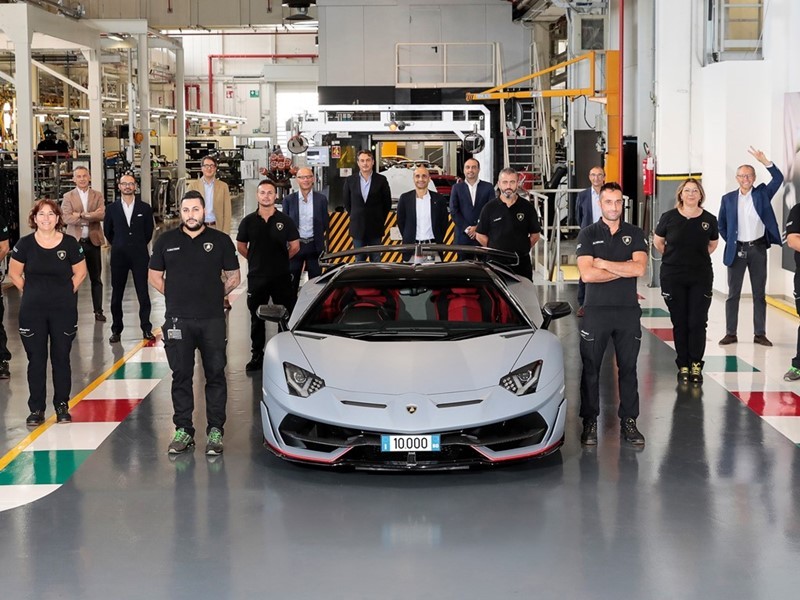 Đ&acirc;y ch&iacute;nh l&agrave; chiếc Lamborghini Aventador thứ 10.000 sản xuất