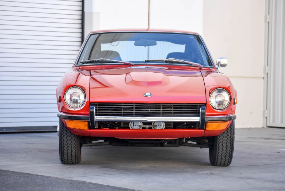 Phía trực diện của chiếc Datsun 240Z 1971 Phía trực diện của chiếc Datsun 240Z 1971