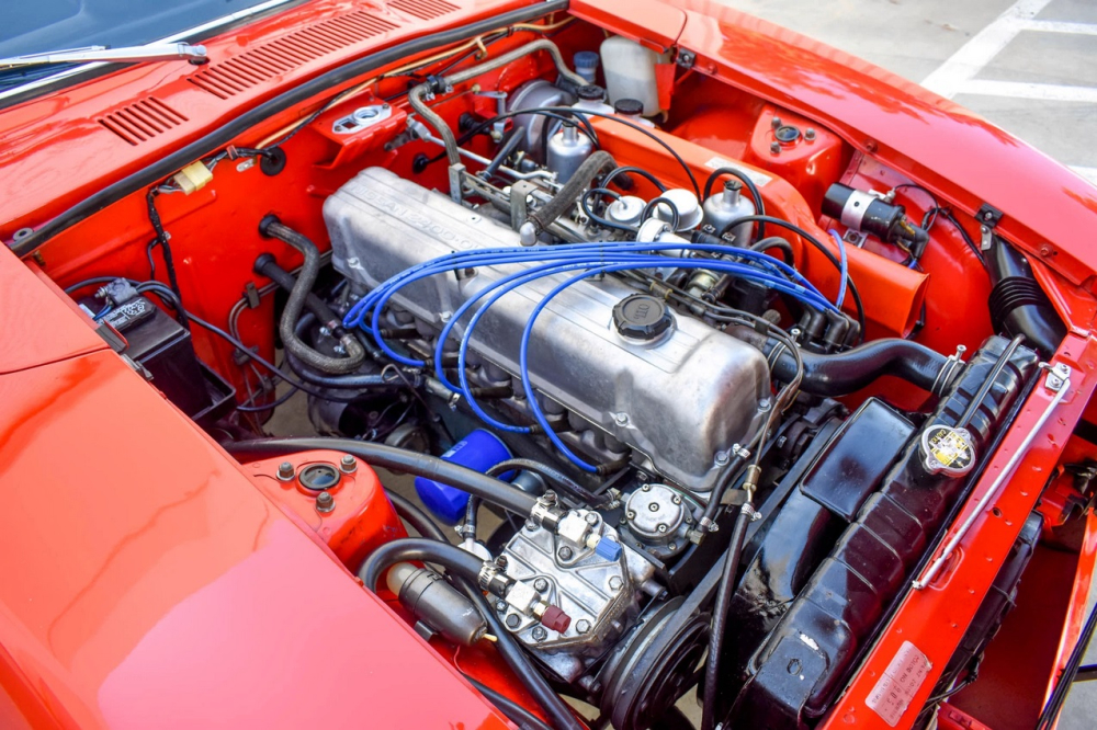 Khoang động cơ của chiếc Datsun 240Z 1971 Khoang động cơ của chiếc Datsun 240Z 1971