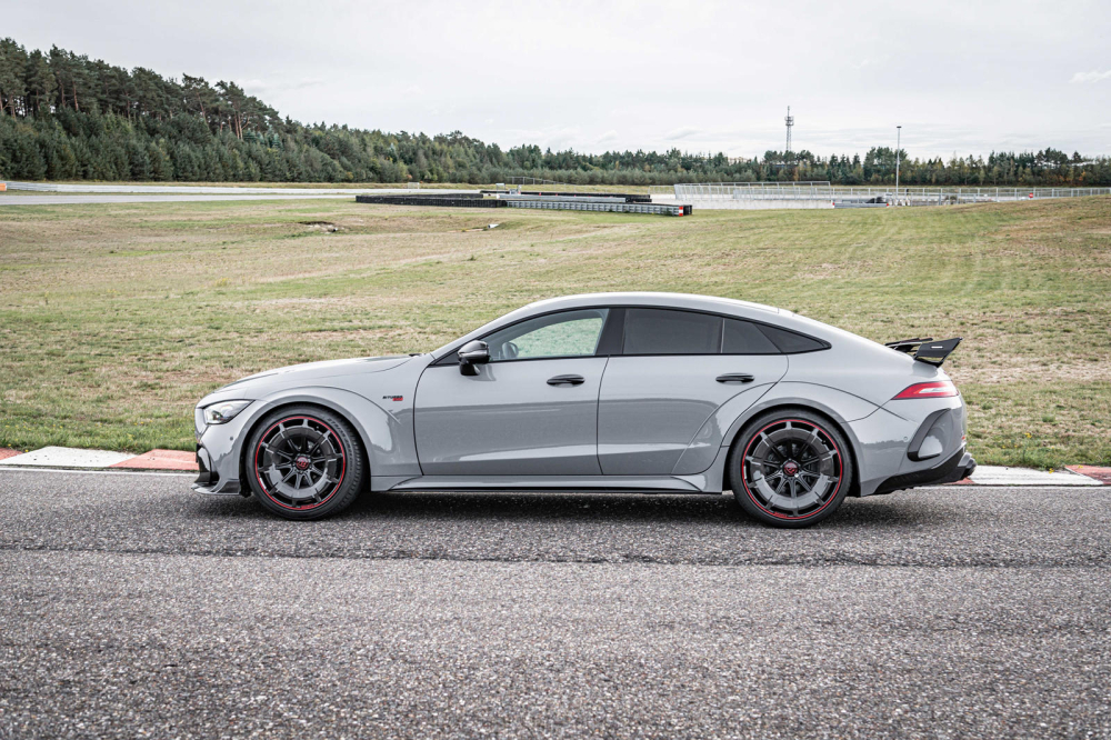 B&ecirc;n sườn&nbsp;của Brabus Rocket 900