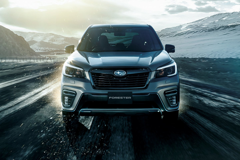 Subaru Forester Sport 2021 được trang bị lưới tản nhiệt m&agrave;u đen