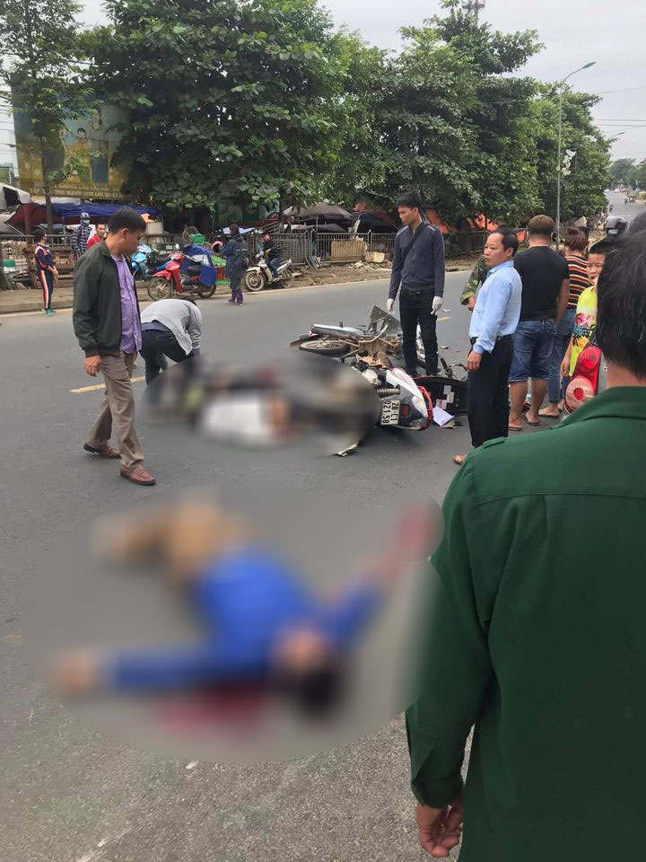 Hiện trường vụ tai nạn nghiêm trọng tại Hòa Bình Hiện trường vụ tai nạn nghiêm trọng tại Hòa Bình