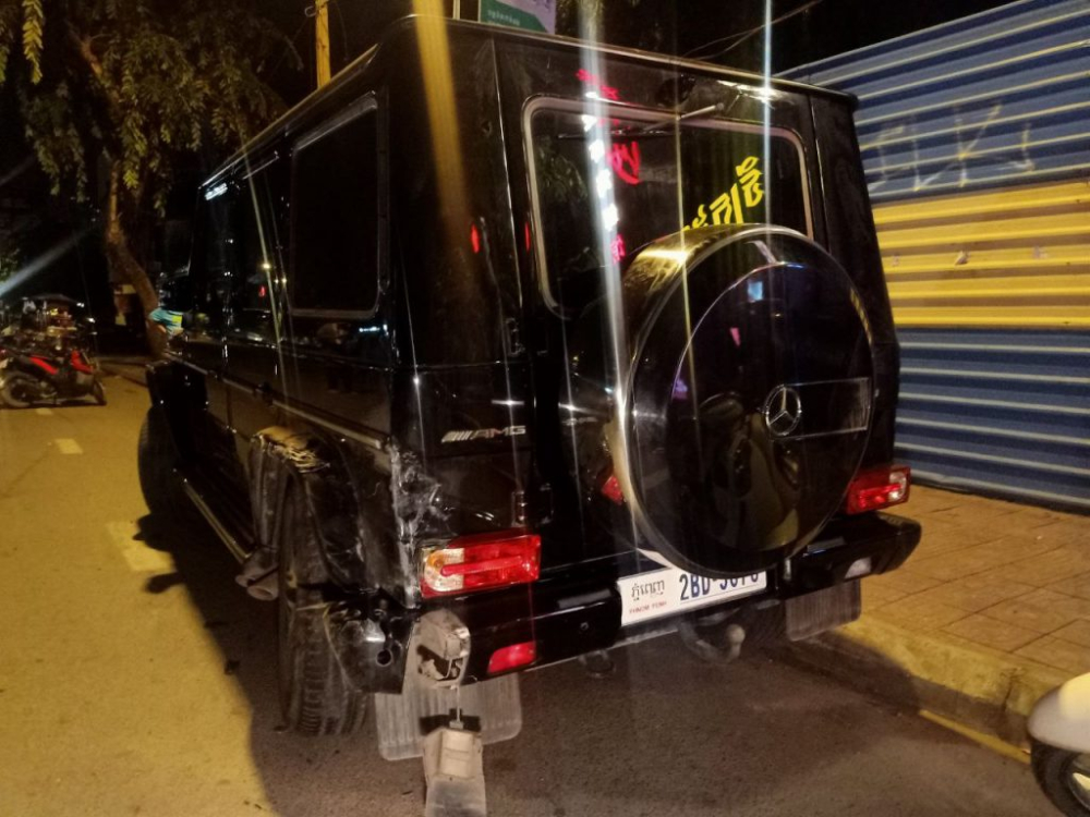 Còn đây là thiệt hại của chiếc xe Mercedes-Benz G63 AMG sau khi bị xe Lexus tông vào Còn đây là thiệt hại của chiếc xe Mercedes-Benz G63 AMG sau khi bị xe Lexus tông vào