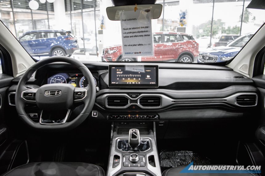 Nội thất b&ecirc;n trong Geely Okavango 2021