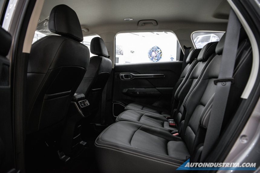 H&agrave;ng ghế sau của Geely Okavango 2021