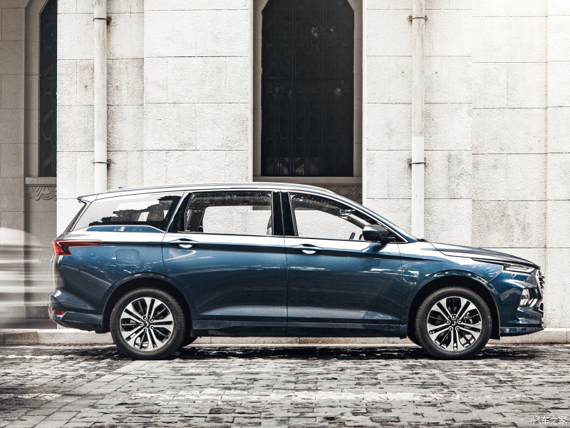 Wuling Victory 2021 c&oacute; k&iacute;ch thước ngang ngửa Toyota Innova