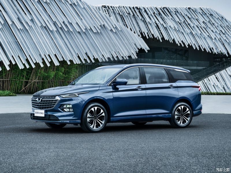 Wuling Victory 2021 nh&igrave;n từ b&ecirc;n sườn