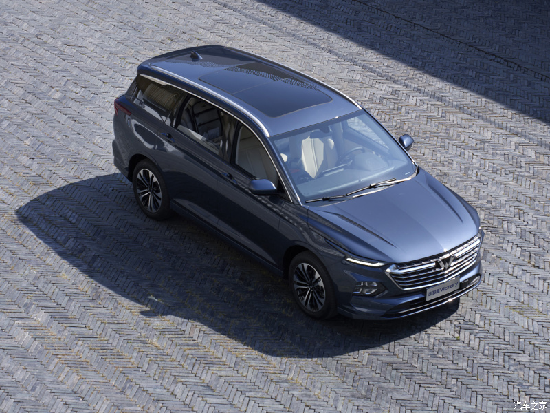 Wuling Victory 2021 c&oacute; cửa sổ trời to&agrave;n cảnh