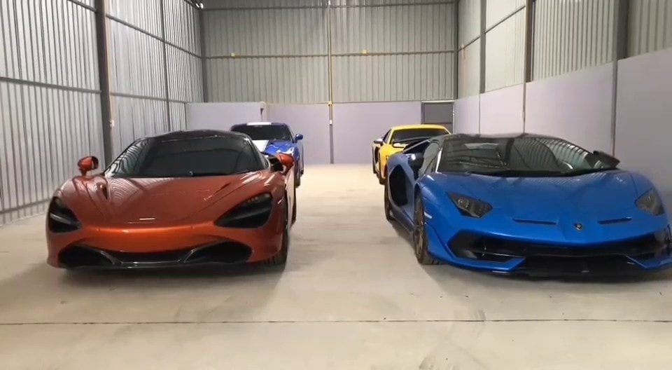 Đỗ hàng đầu tiên là Lamborghini Aventador SVJ mui trần và McLaren 720S Đỗ hàng đầu tiên là Lamborghini Aventador SVJ mui trần và McLaren 720S