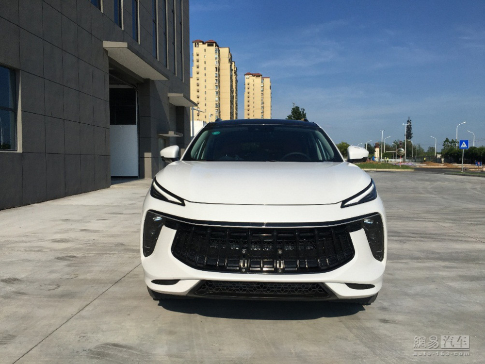 Lưới tản nhiệt của Dongfeng Fengxing T5 EVO được nhận xét là giống Maserati Lưới tản nhiệt của Dongfeng Fengxing T5 EVO được nhận xét là giống Maserati