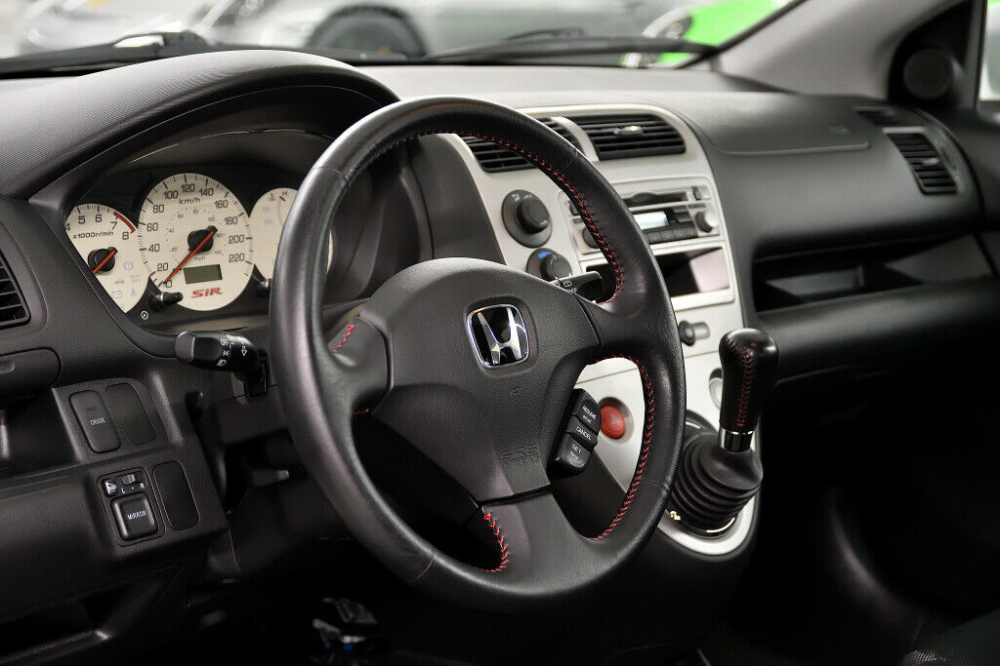 Chiếc Honda Civic SiR này chạy khá ít trong suốt 17 năm qua Chiếc Honda Civic SiR này chạy khá ít trong suốt 17 năm qua
