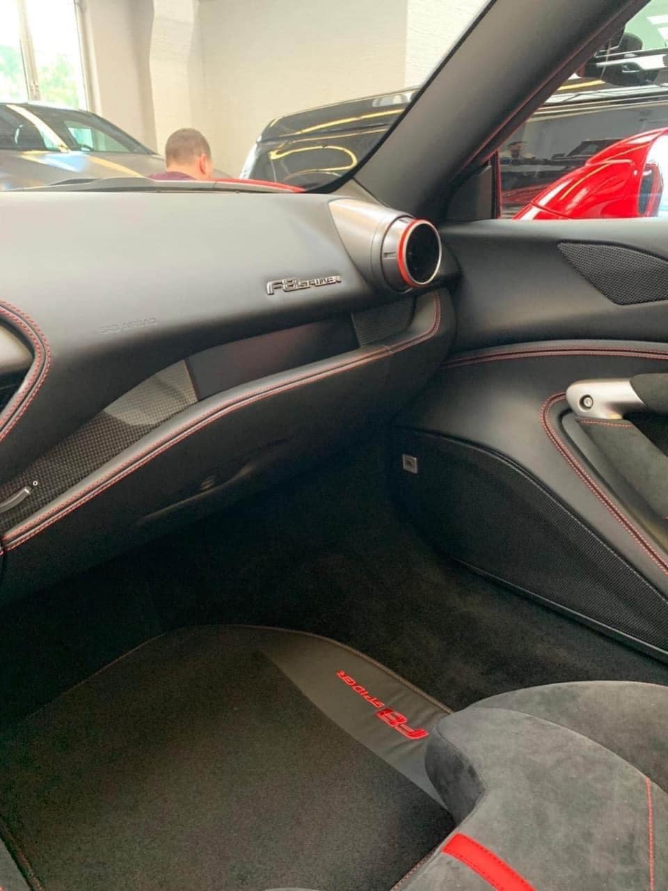Các đại gia Việt rất chịu chơi khi đã mang đến 3 chiếc Ferrari F8 về nước, trong đó 2 chiếc thuộc bản Ferrari F8 Spider và xe còn lại là Ferrari F8 Tributo Các đại gia Việt rất chịu chơi khi đã mang đến 3 chiếc Ferrari F8 về nước, trong đó 2 chiếc thuộc bản Ferrari F8 Spider và xe còn lại là Ferrari F8 Tributo