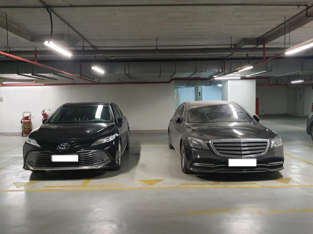 Mercedes-Benz S450 hơn 5 tỷ đồng l&agrave;m bạn với bụi trong hầm gửi xe