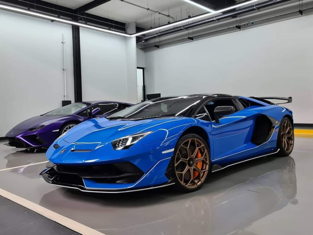 Vẻ đẹp của chiếc siêu xe Lamborghini Aventador SVJ Roadster đầu tiên đến Thái Lan