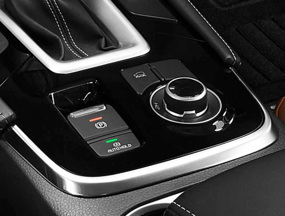 Cụm điều khiển trung tâm của Isuzu MU-X 2021