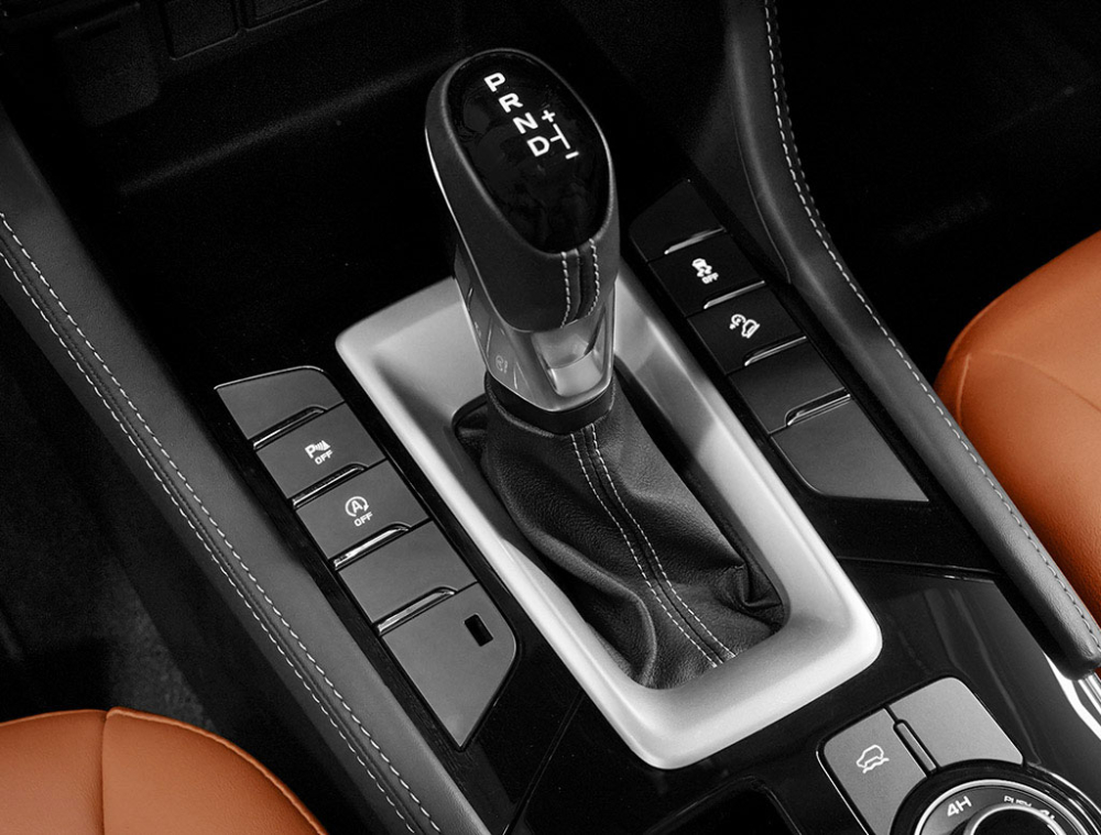 Cần số của Isuzu MU-X 2021