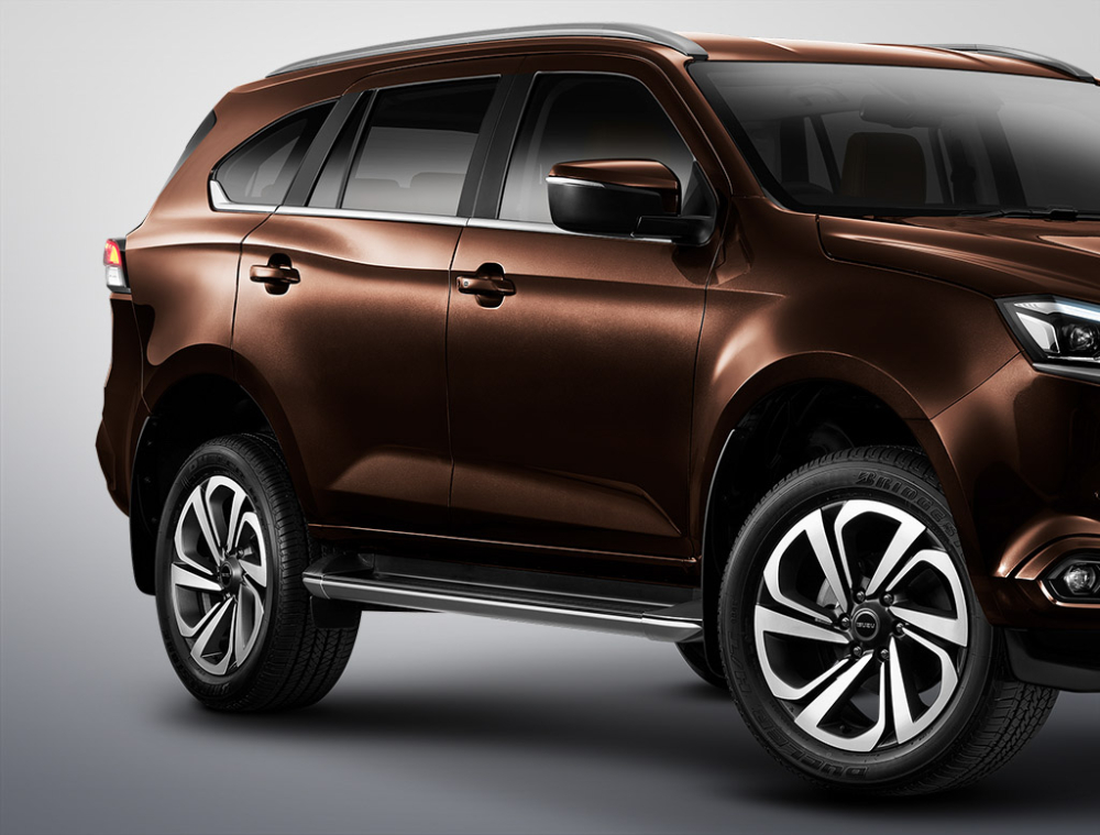 Isuzu MU-X 2021 nhìn bên sườn