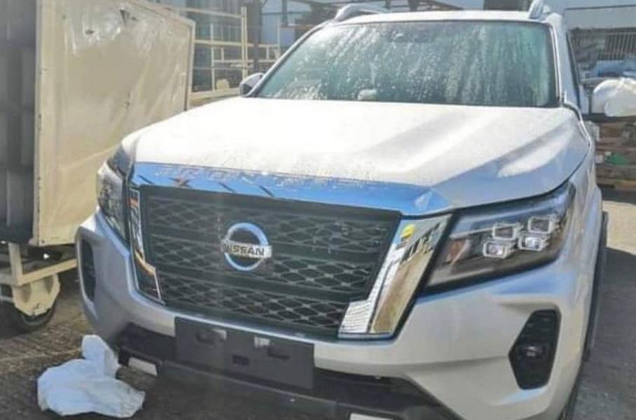 Cận cảnh thiết kế đầu xe của Nissan Navara 2021