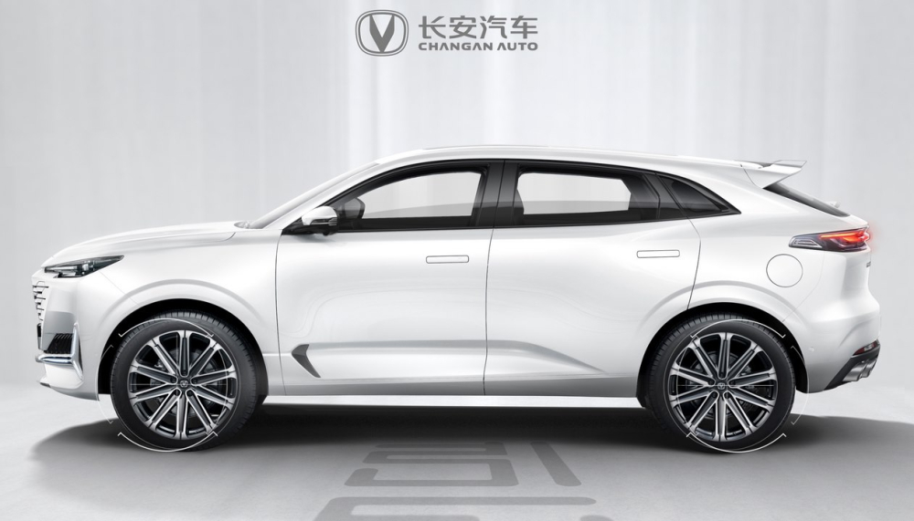 UNI-K l&agrave; một mẫu SUV kh&aacute; to lớn với chiều d&agrave;i tổng thể 4.900 mm