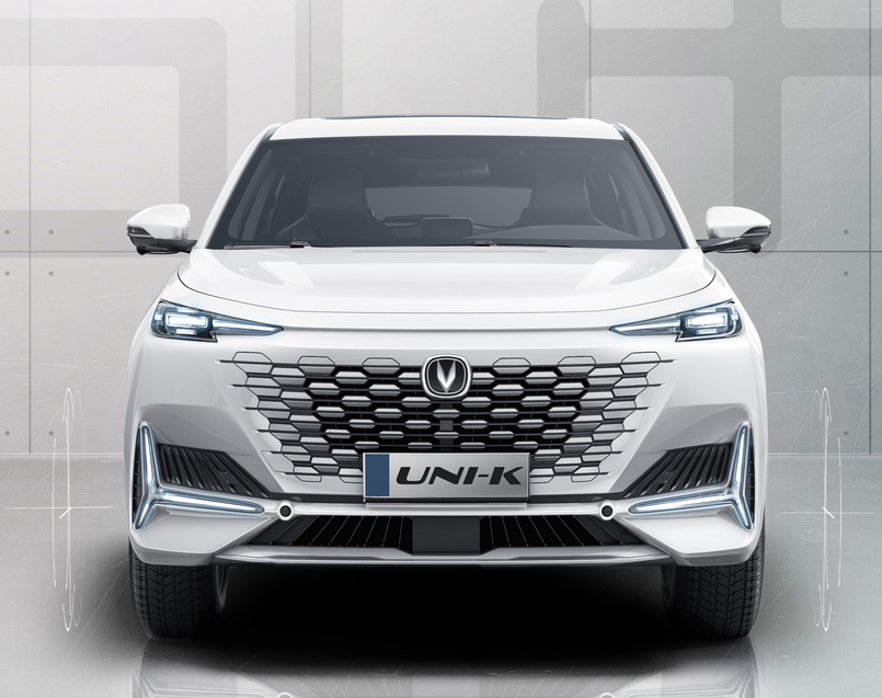 Đầu xe tr&ocirc;ng rất ấn tượng với lưới tản nhiệt đẹp&nbsp;mắt, đ&egrave;n pha mỏng, hốc gi&oacute; lớn k&egrave;m dải đ&egrave;n LED