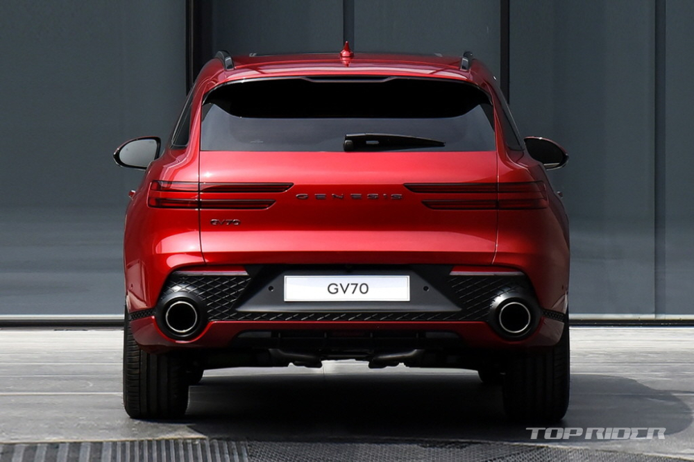 Genesis GV70 Sport 2021 c&oacute; 2 ống xả h&igrave;nh tr&ograve;n