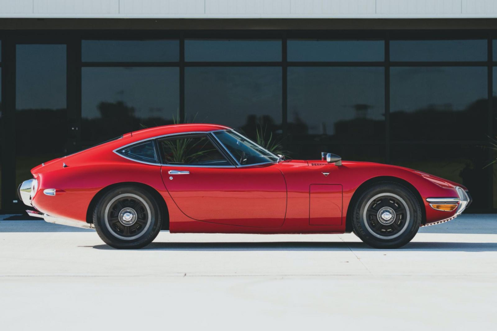 Phía sườn của chiếc Toyota 2000GT 1967 Phía sườn của chiếc Toyota 2000GT 1967