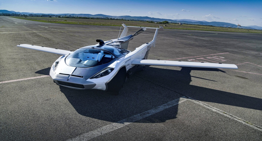 AirCar là mẫu xe bay được phát triển bởi công ty Klein Vision ở Slovakia